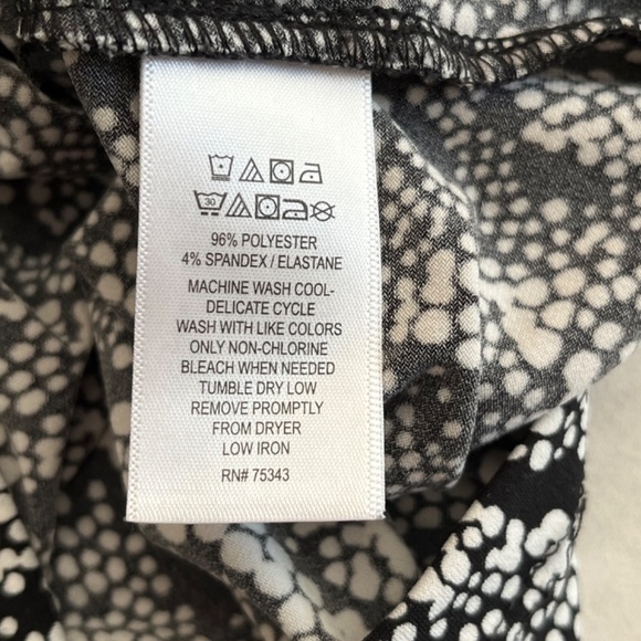 Tahari size M top - Picture 12 of 12